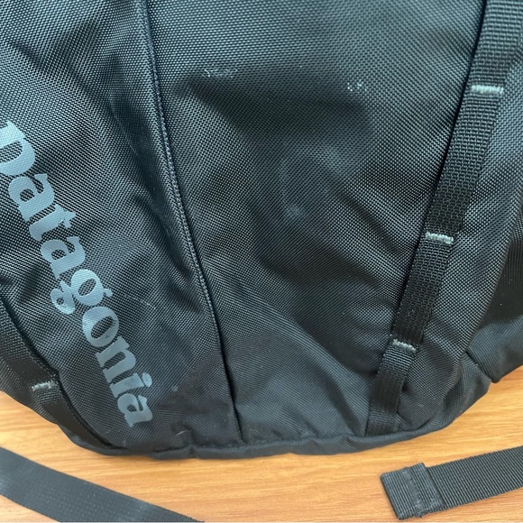 Patagonia Refugio Pack 28L Backpack Black - Picture 3 of 12